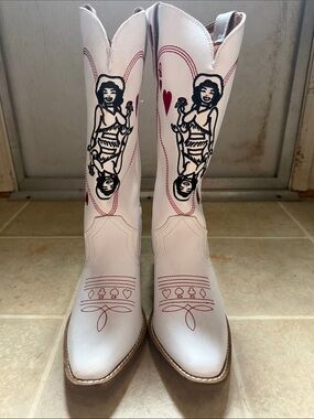 Dingo queen a hearts boots